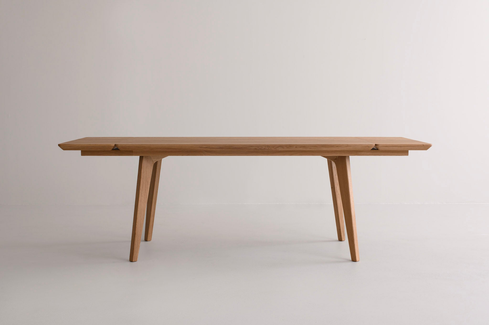 AMBER | Oak Extendable Dining Table