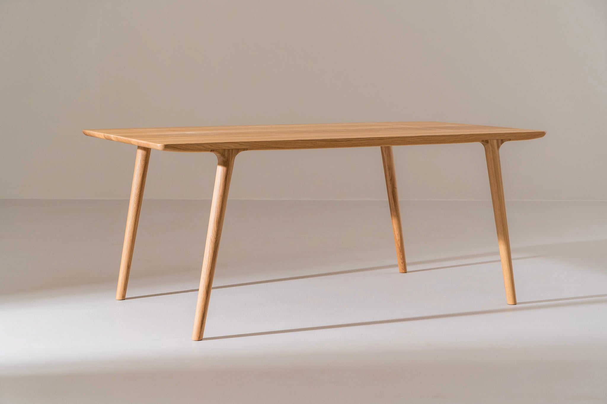 BRUNO Oak Dining Table