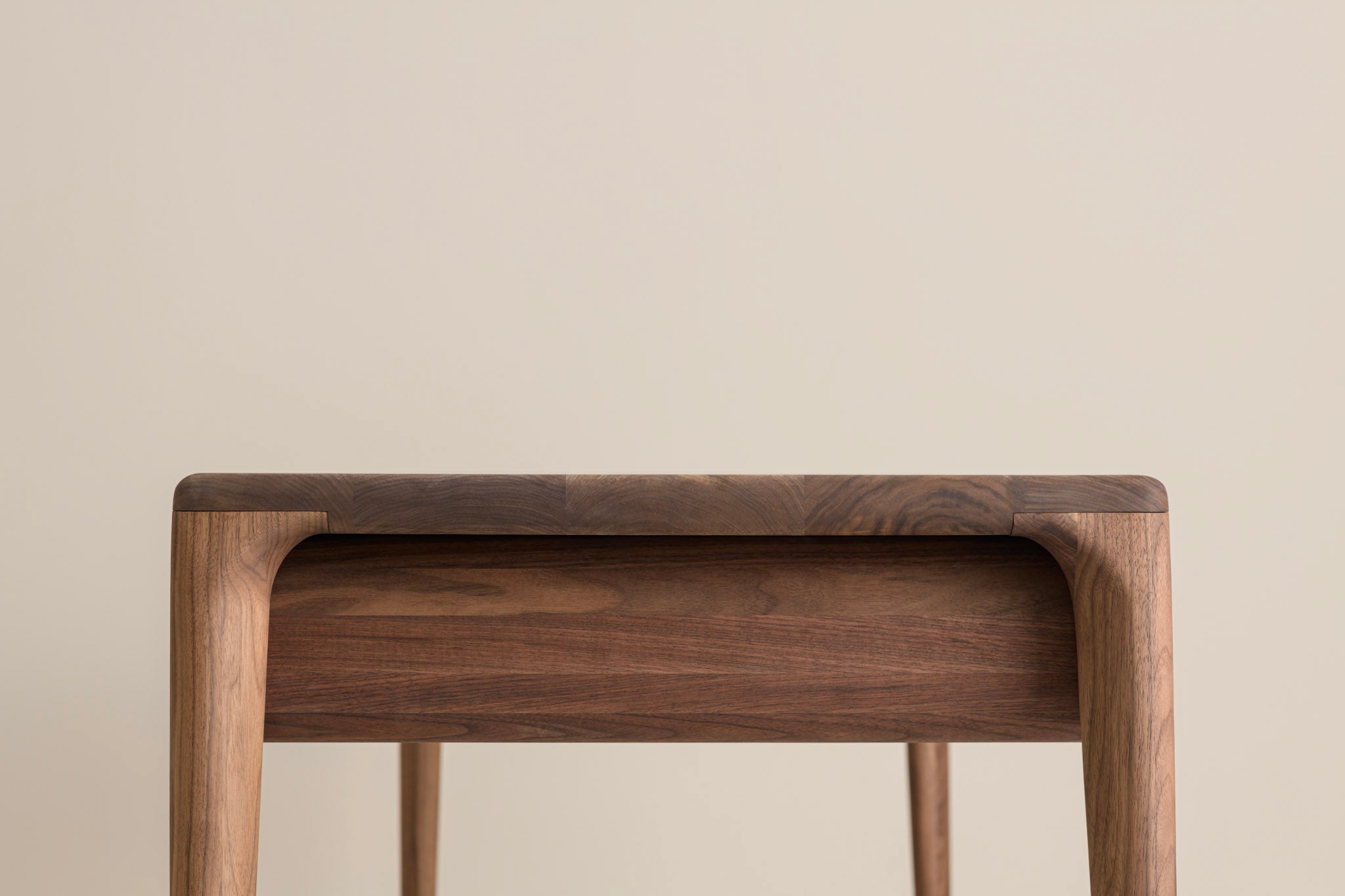 LUNA Desk image 3
