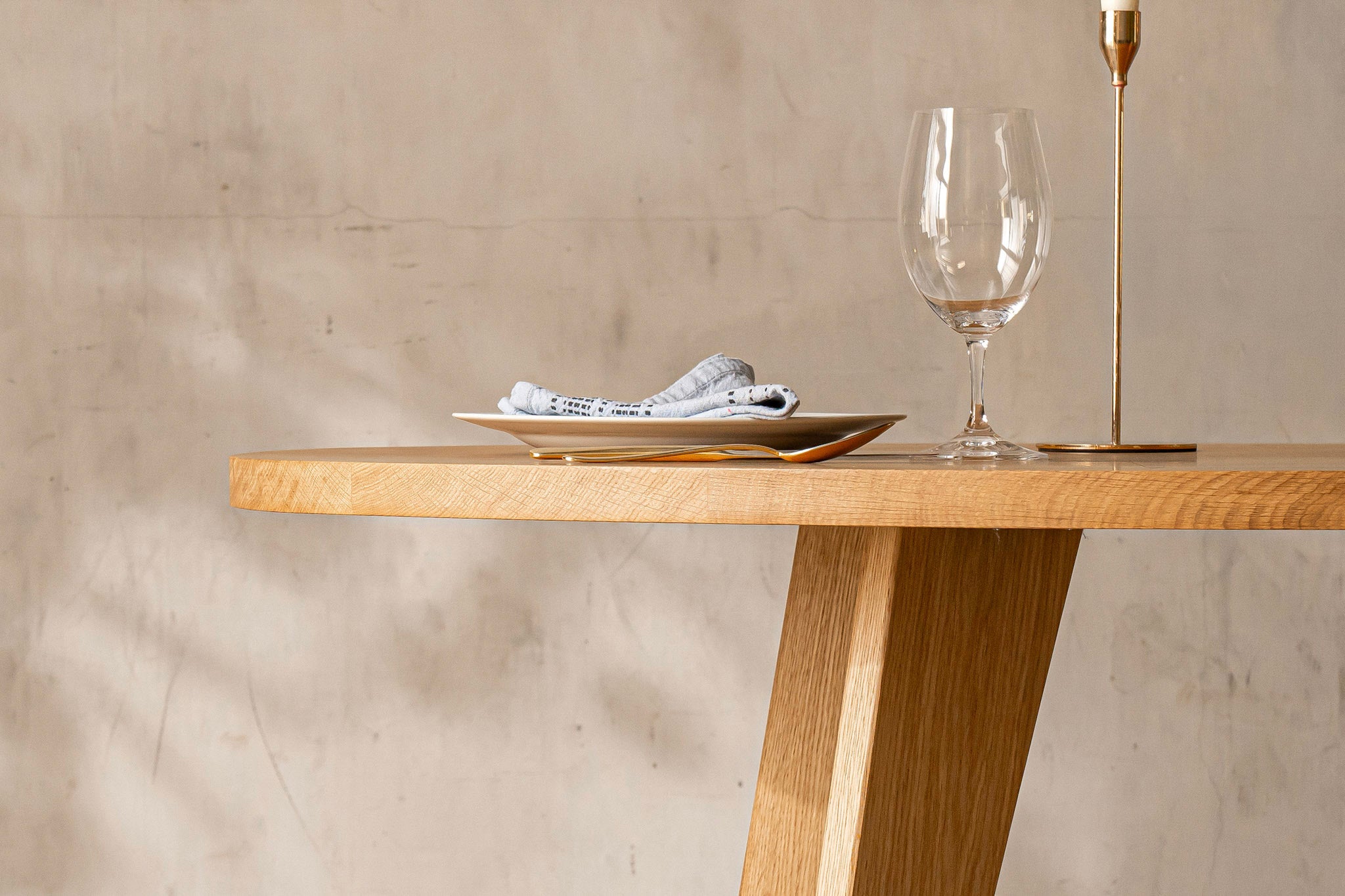 AMBER Oval | Dining Table image 5