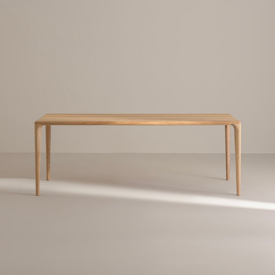 LÜNA Dining Table