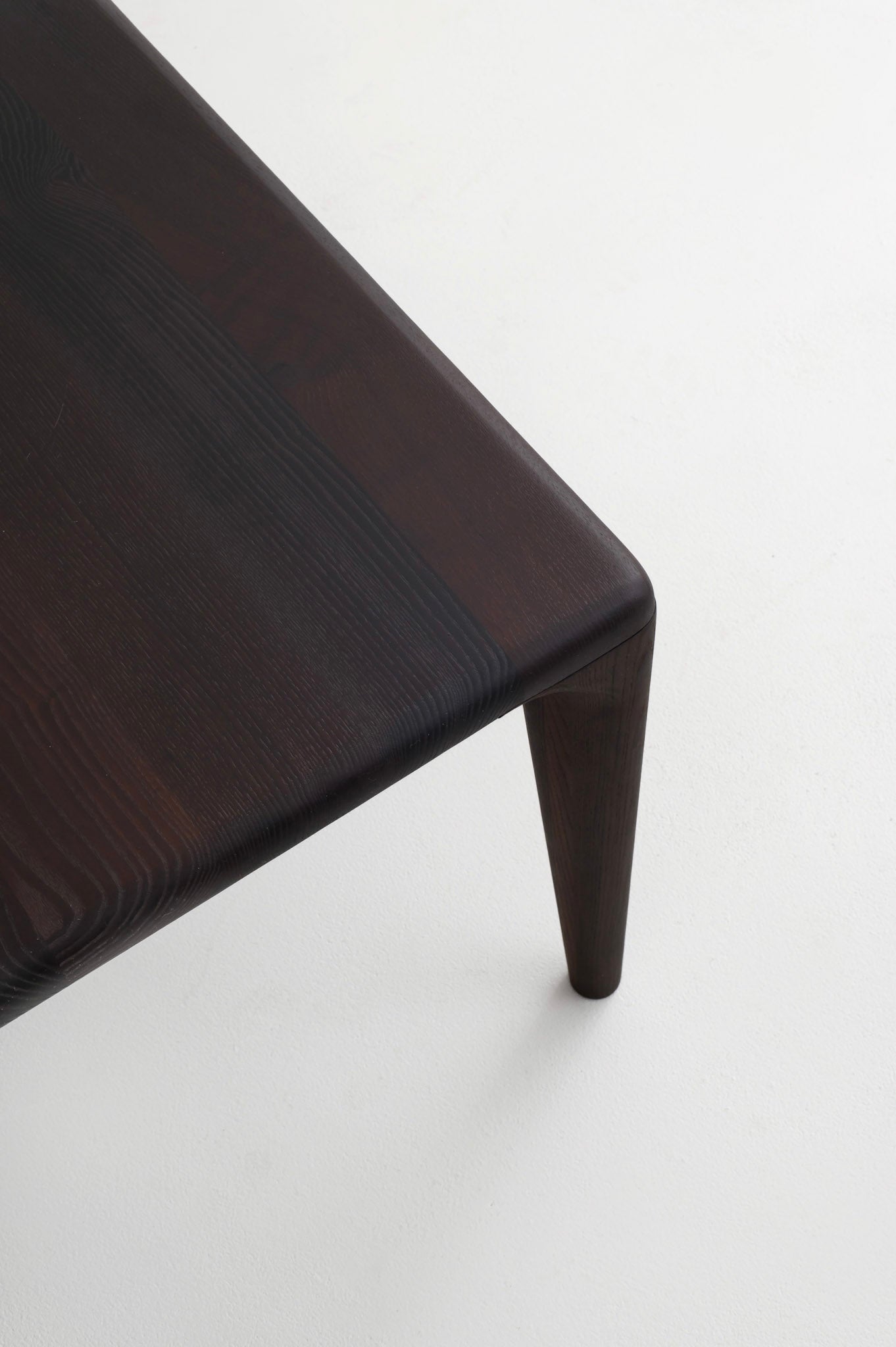 LÜNA | Gerookt essenhouten salontafel