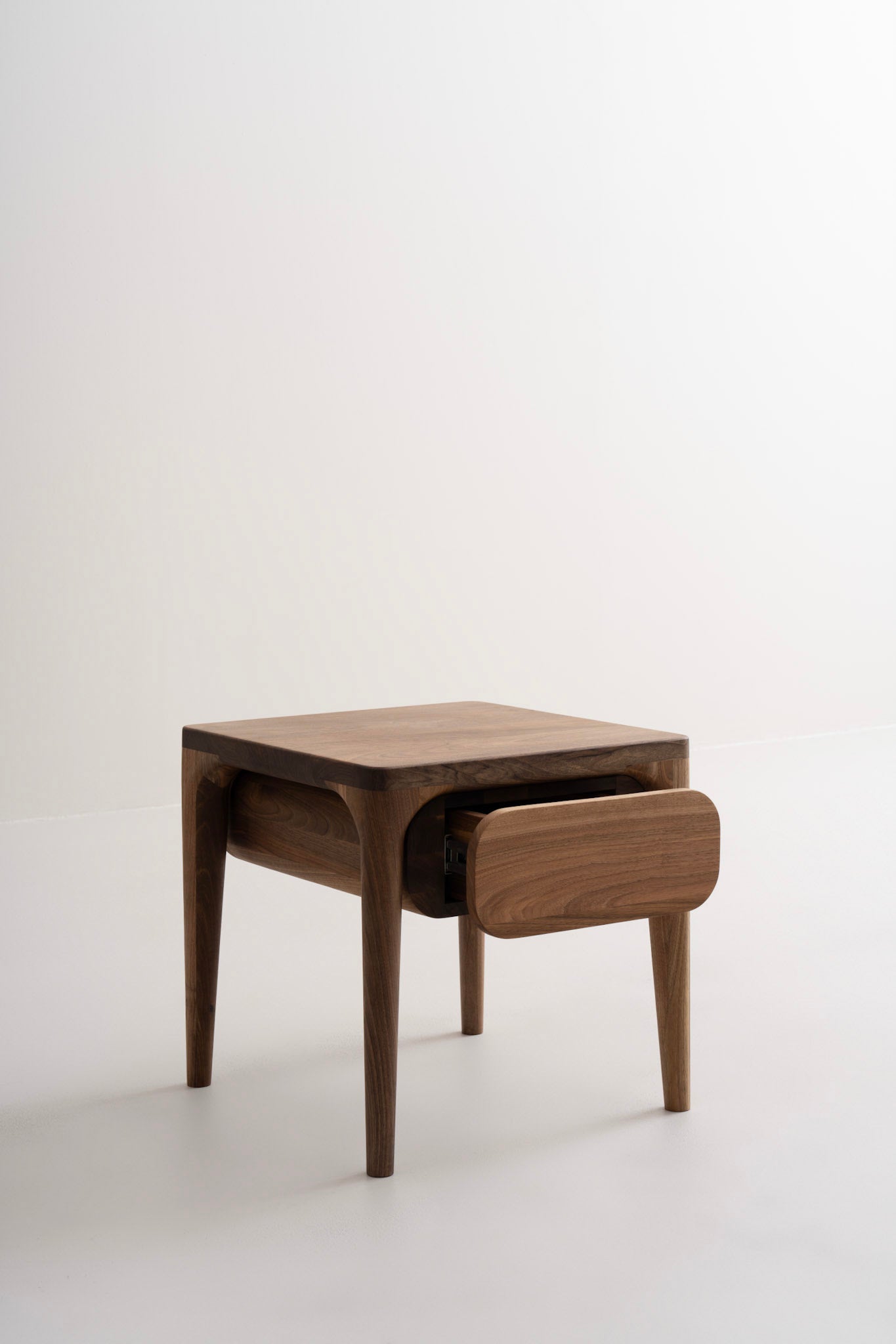 LÜNA | Side Table