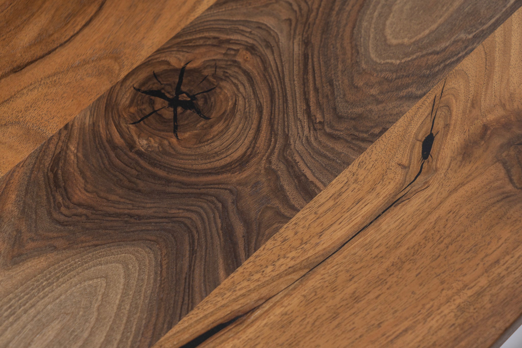 FRANKIE Walnut Dining Table