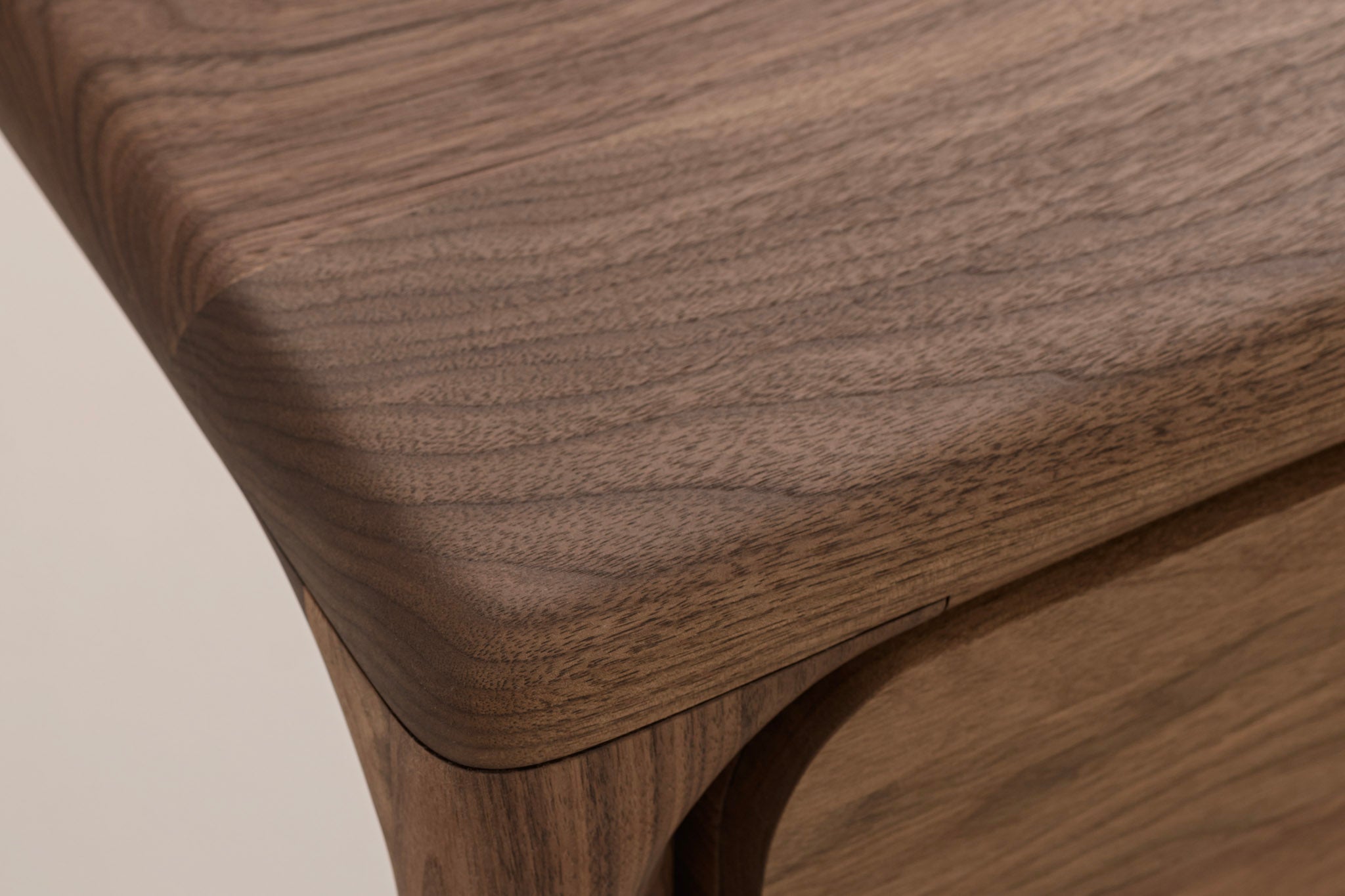 LUNA Desk image 5