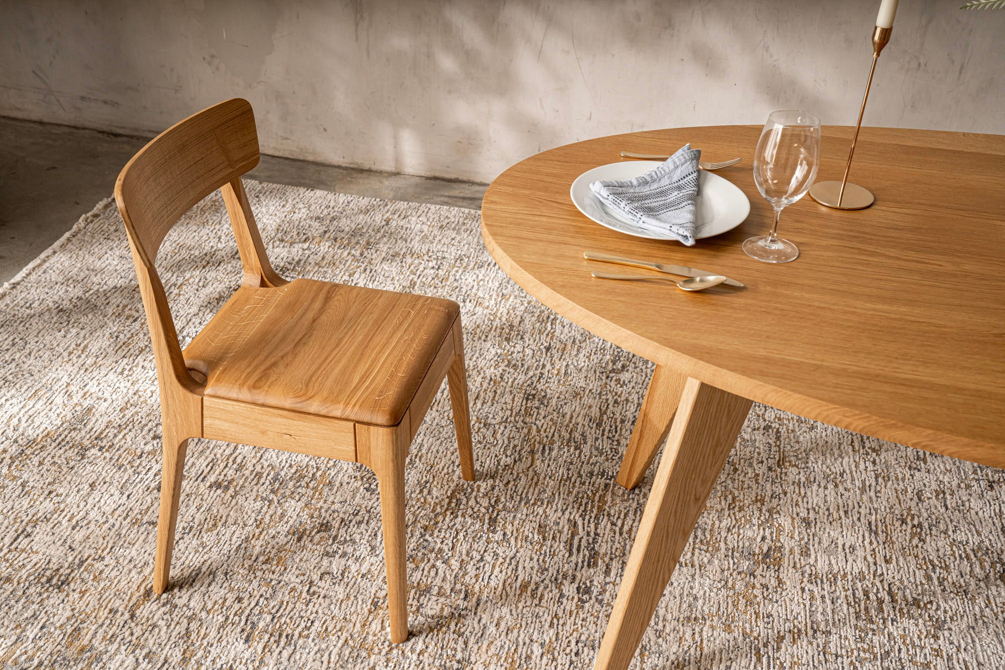 AMBER Oval | Dining Table image 6