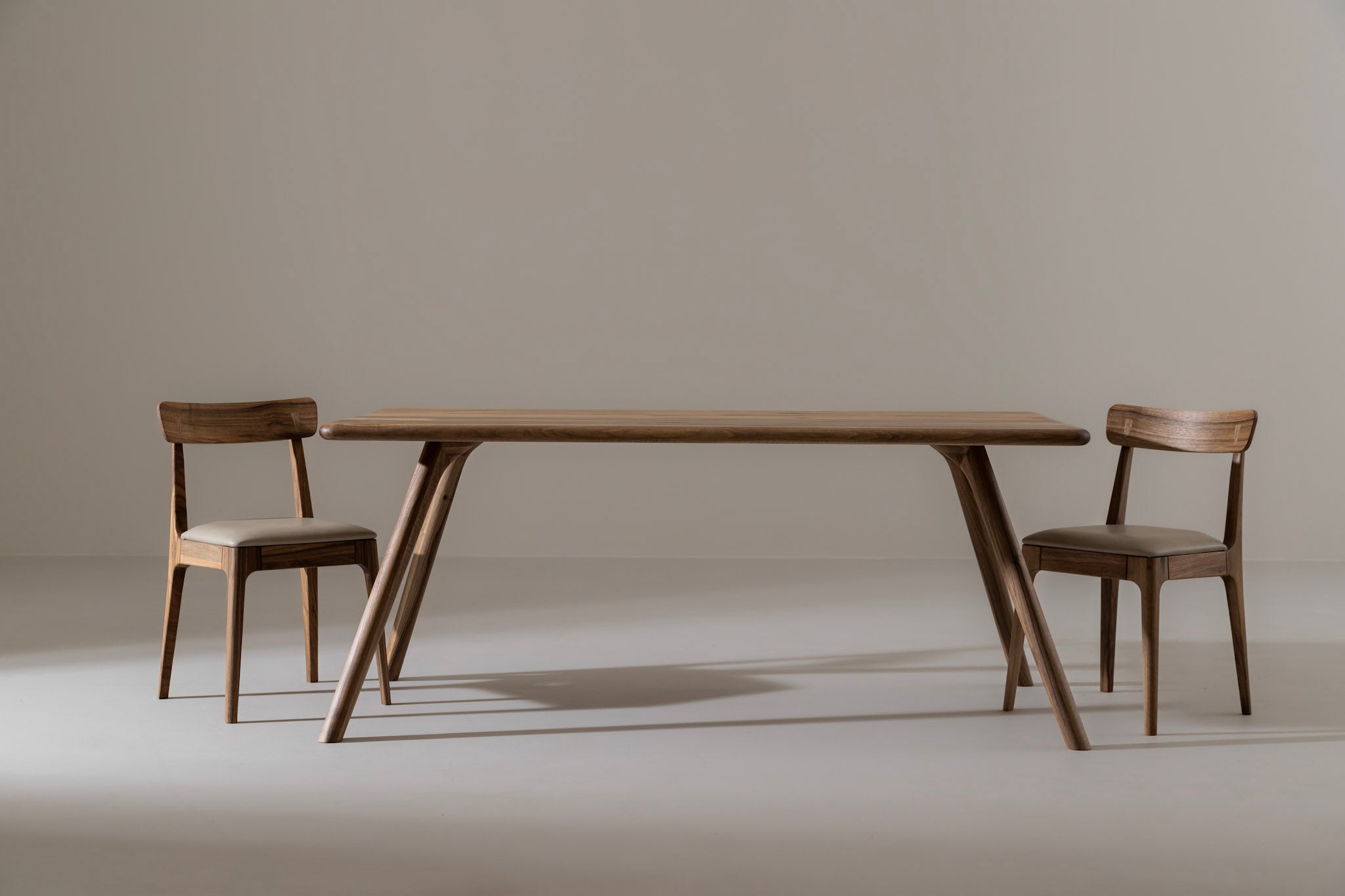 ARLEN Dining Table image 22