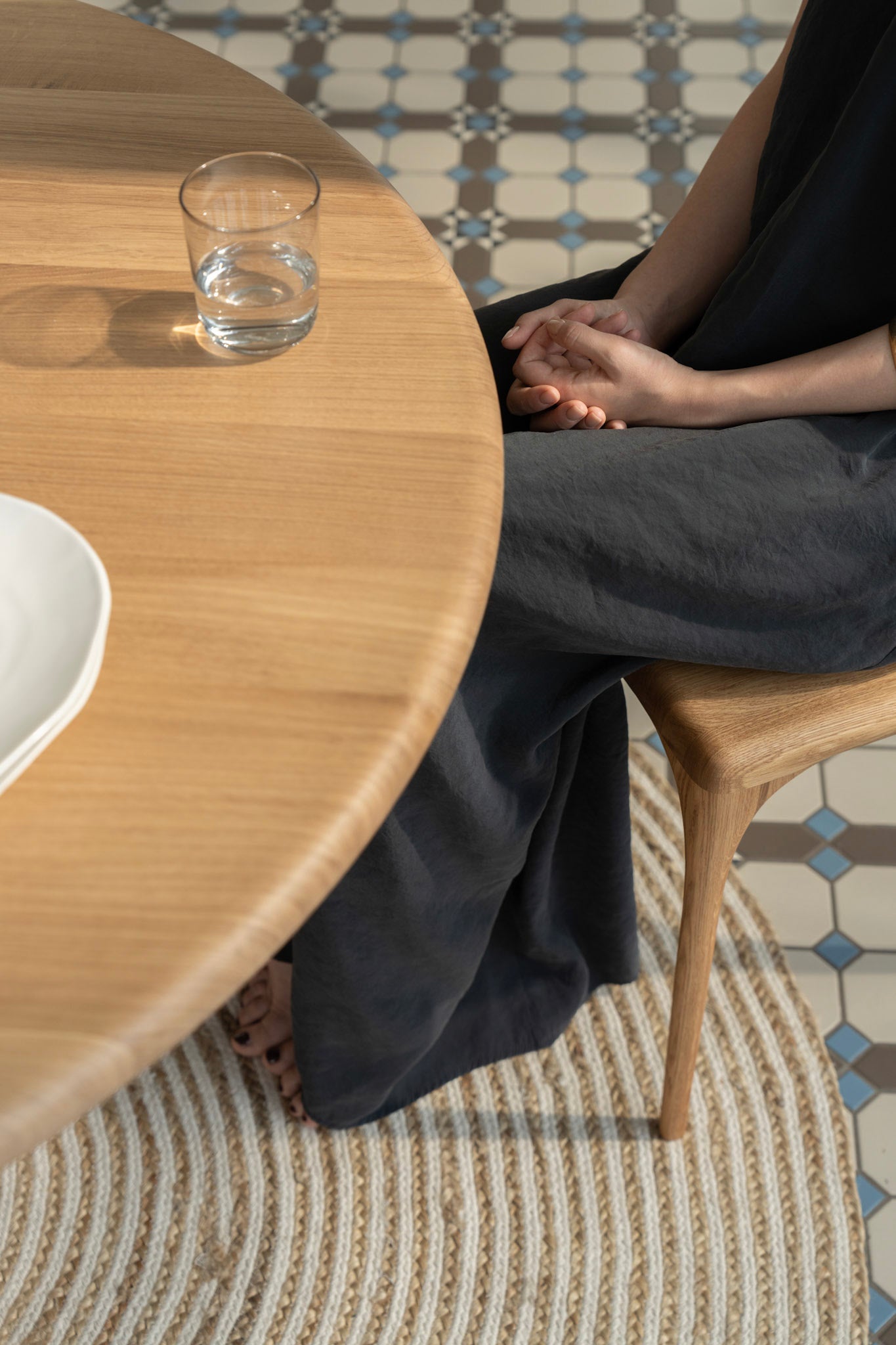ARLEN | Round Dining Table
