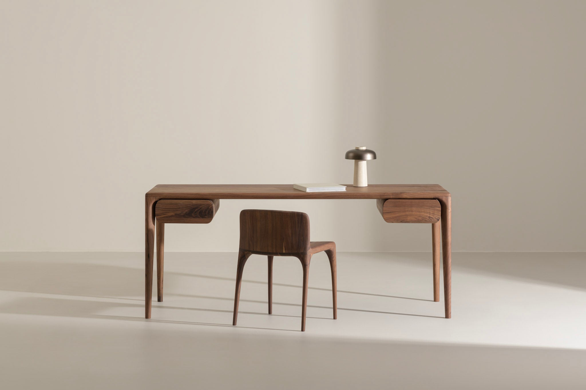 LUNA Desk image 7