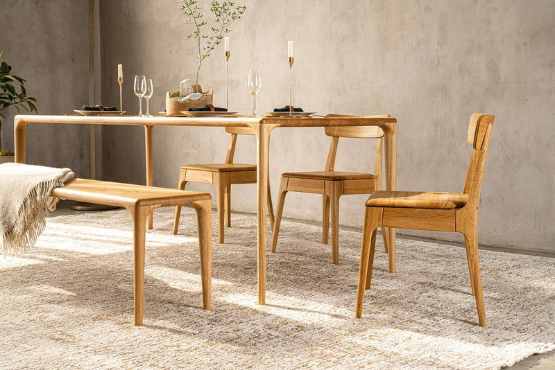 LÜNA Dining Table