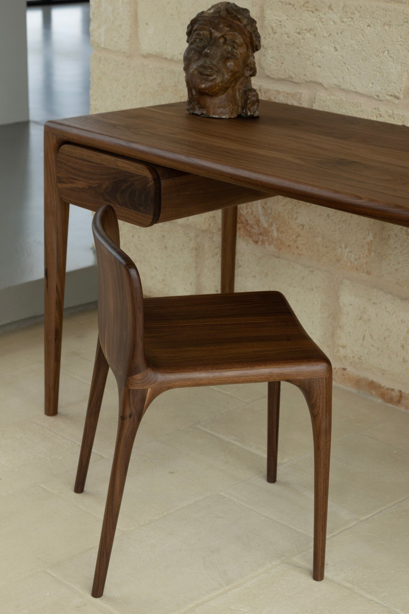 LUNA Desk image 9