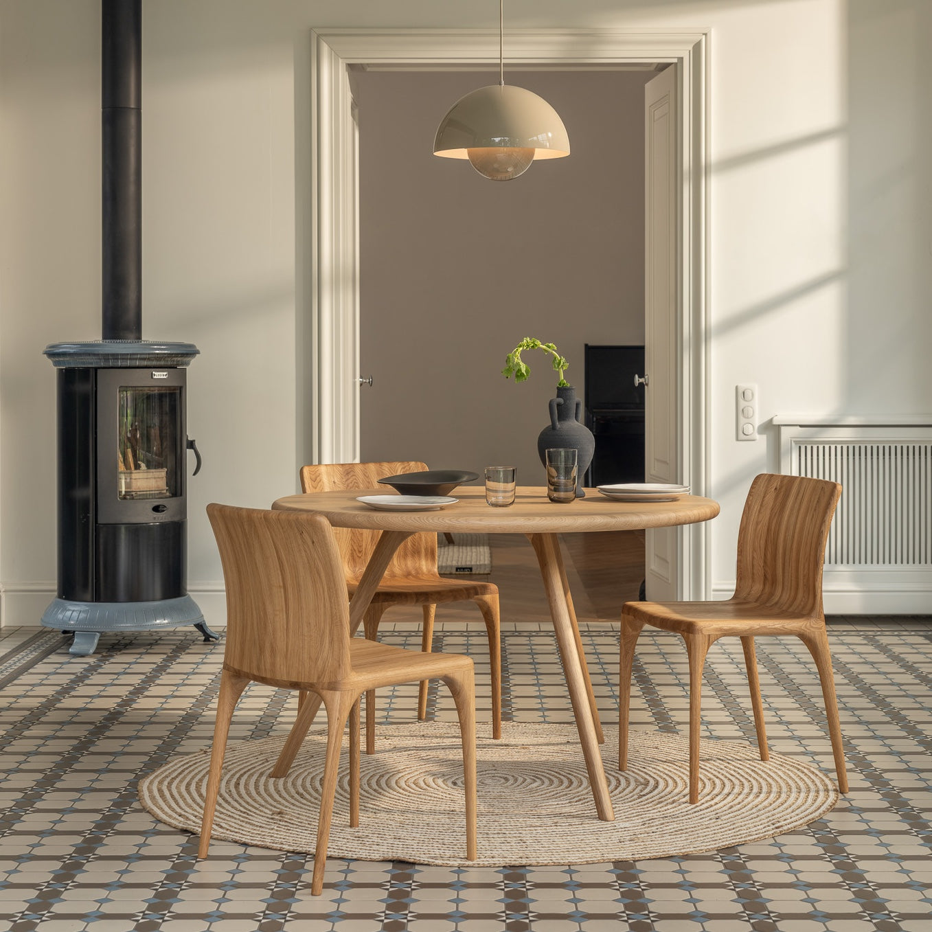 ARLEN | Round Dining Table