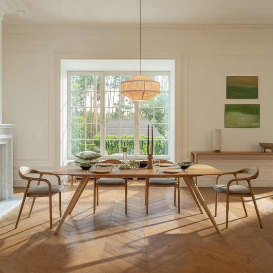 TAVI Dining Table