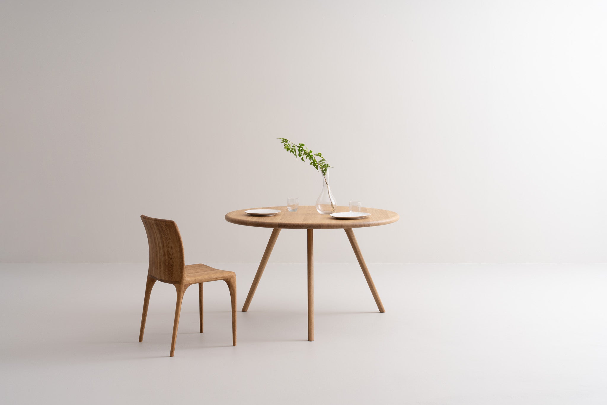 ARLEN | Round Dining Table