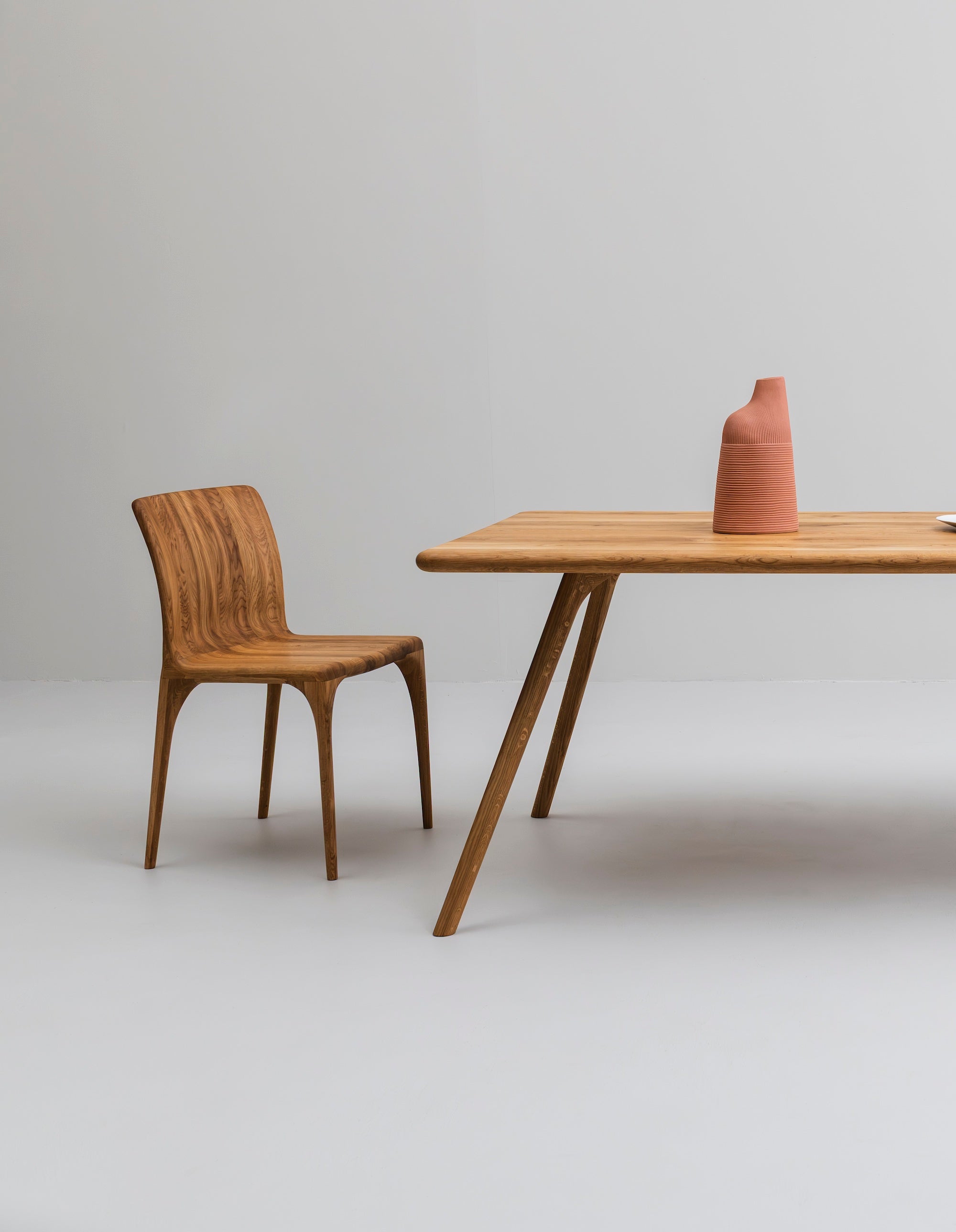 ARLEN | Dining Table image 2