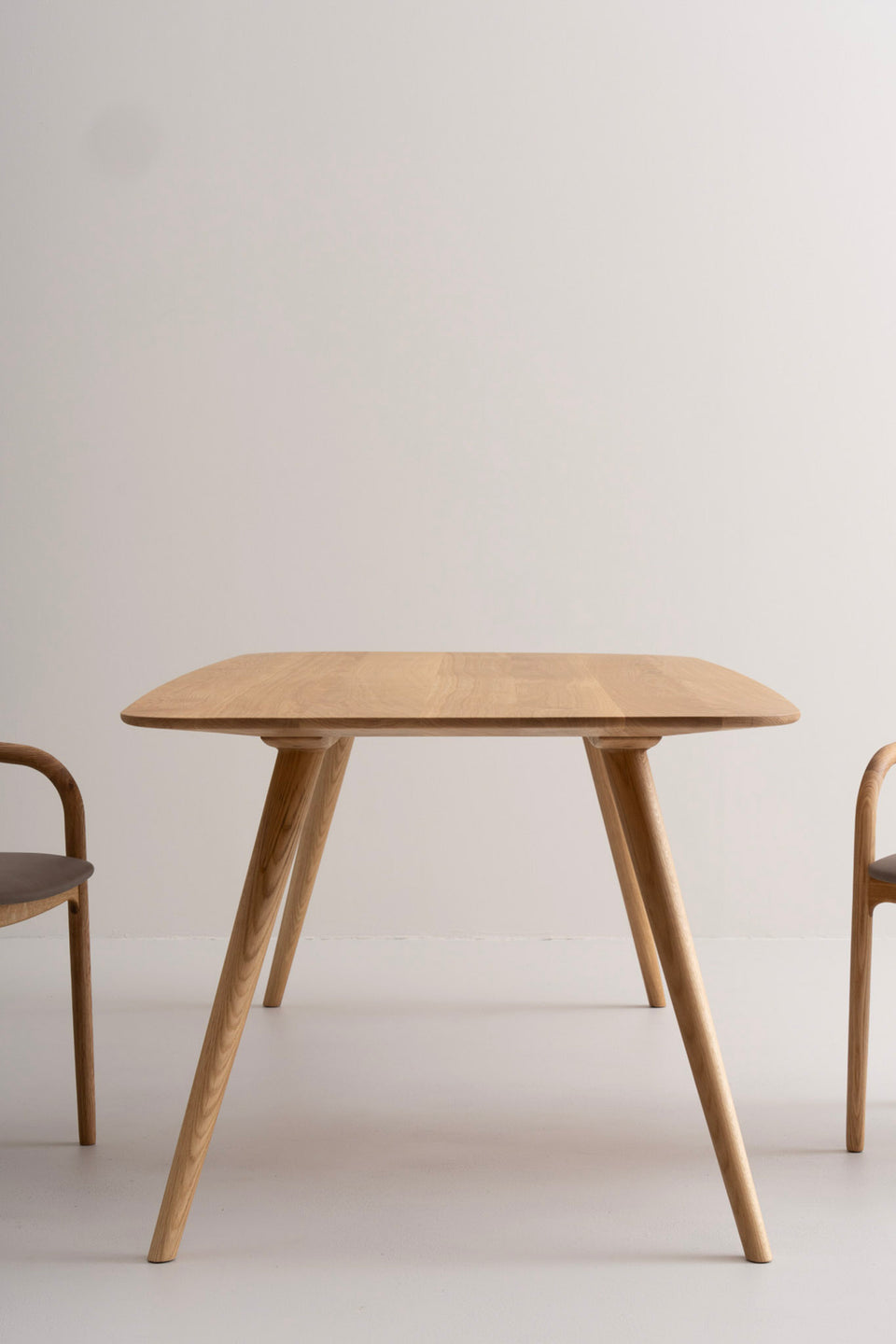 Clean silhouette inspired by aerodynamic form and balance.